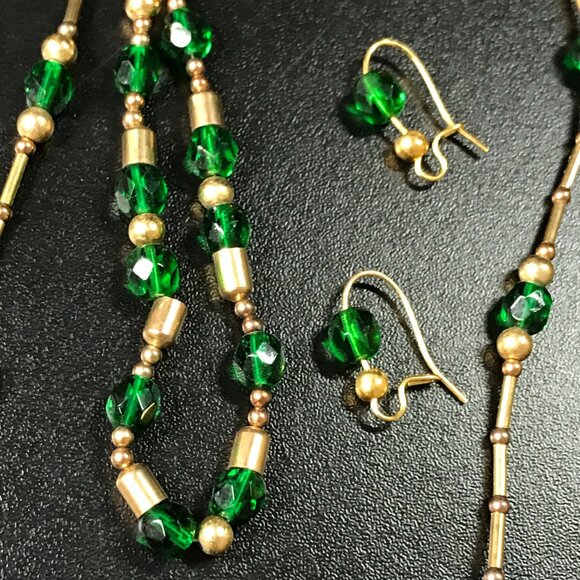 15 1/2" Green and Gold Necklace Set - Picture 3 of 8